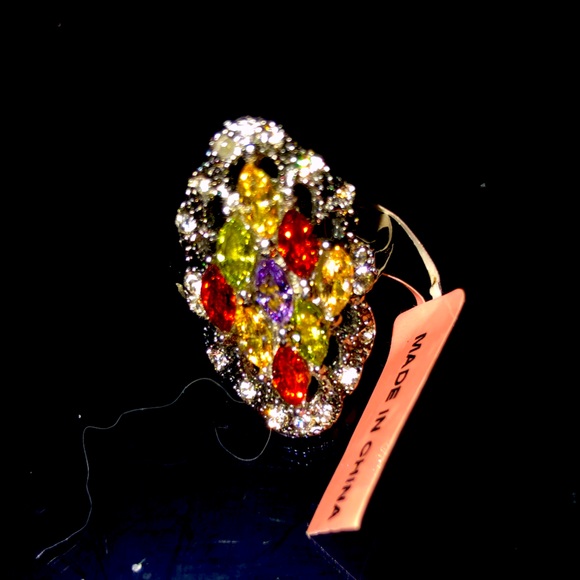 Mozambique Garnet.Citrine. Peridot! Gorgeous ring!